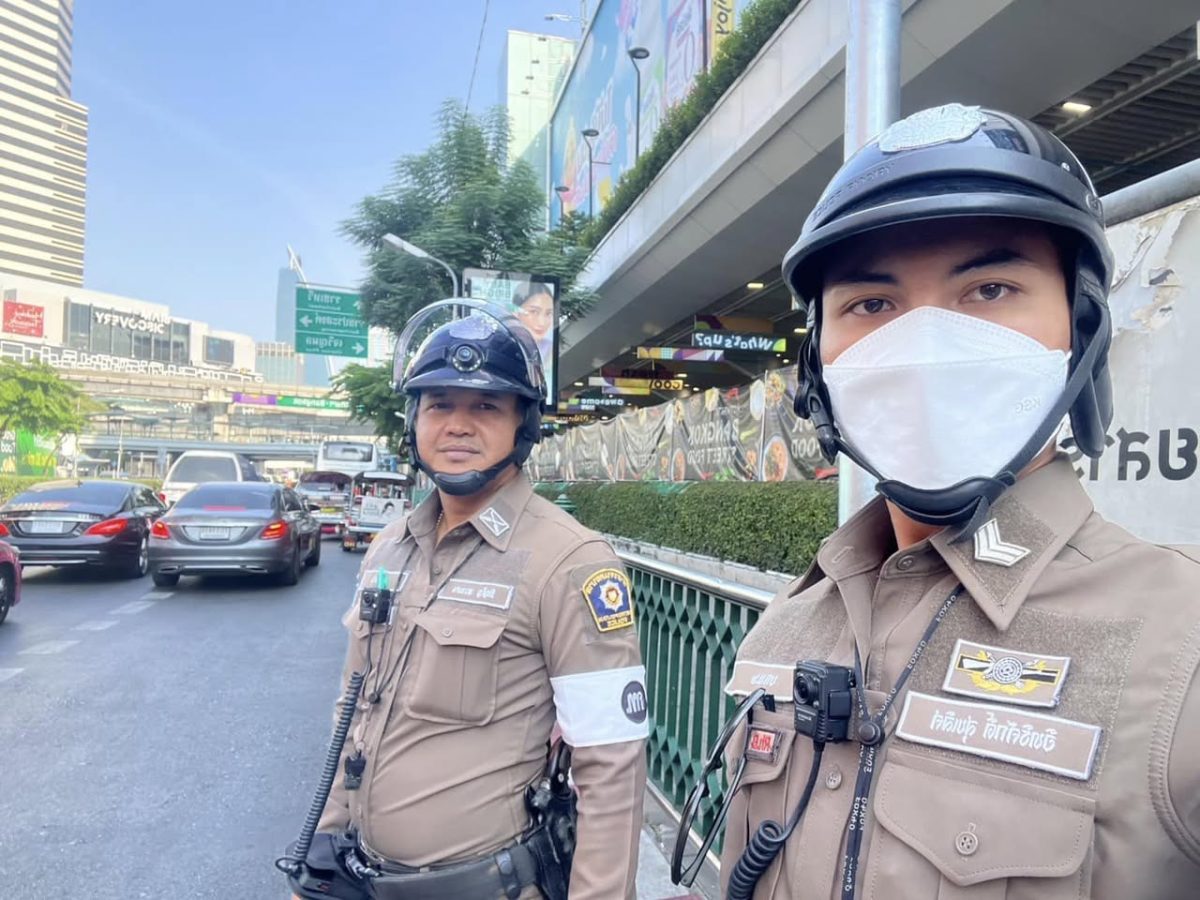 เจ้าหน้าที่ตำรวจจราจรสน.ปทุมวัน ว.4 กวดขันวินัยจราจรและอำนวยการจราจร