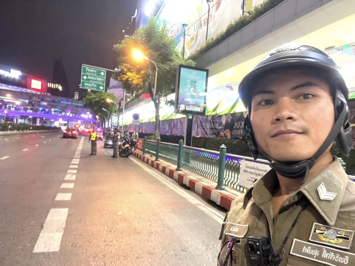 เจ้าหน้าที่ตำรวจจราจรสน.ปทุมวัน ว.4 กวดขันวินัยจราจรและอำนวยการจราจร