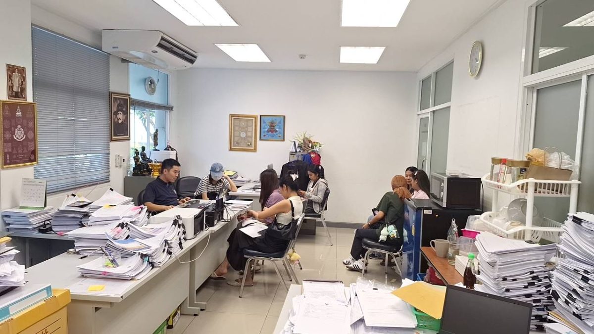 ให้การแนะนำและช่วยเหลือประชาชนที่มาแจ้งความคดีออนไลน์