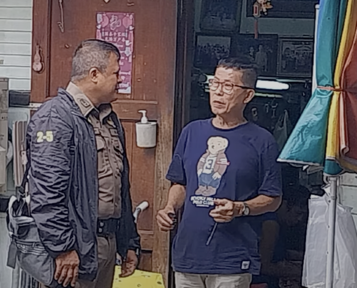 ลงตรวจเยี่ยมชุมชนหลังวัดริมคลองนางหงษ์ เพื่อนำข้อร้องเรียนปัญหาความเดือดร้อนที่เกิดกับชุมชน นำมาแก้ไข