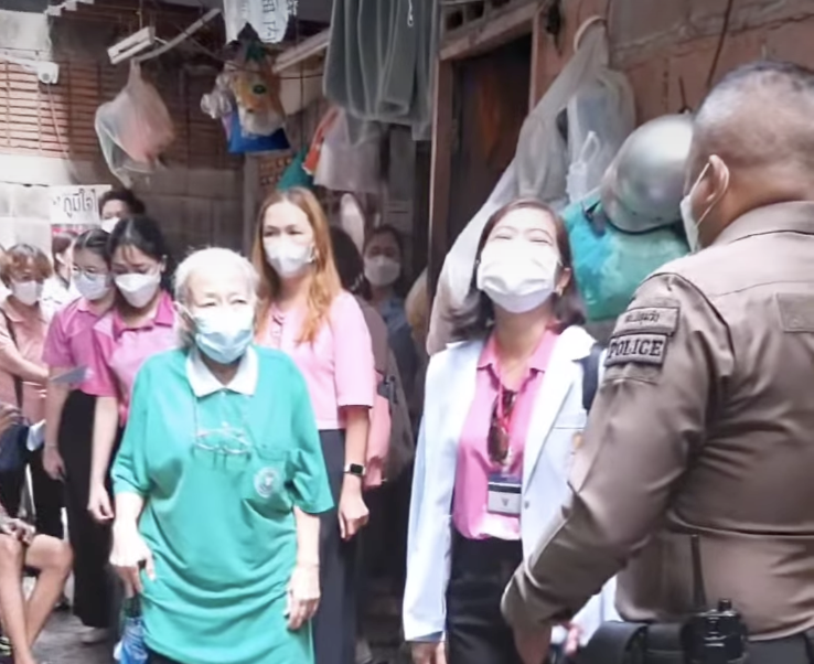 ลงพื้นที่ชุมชนวัดดวงแข ถ.รองเมือง แขวงรองเมือง เขตปทุมฯ ประชาสัมพันธ์และให้บริการด้านสุขภาพแก่ประชาชนในชุมชน