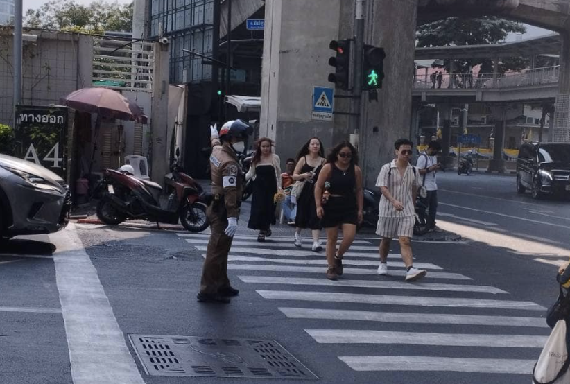 หยุดให้คนข้ามสักนิดก่อนจะเกิดการสูญเสียลดอุบัติเหตุได้ด้วยตัวเรา